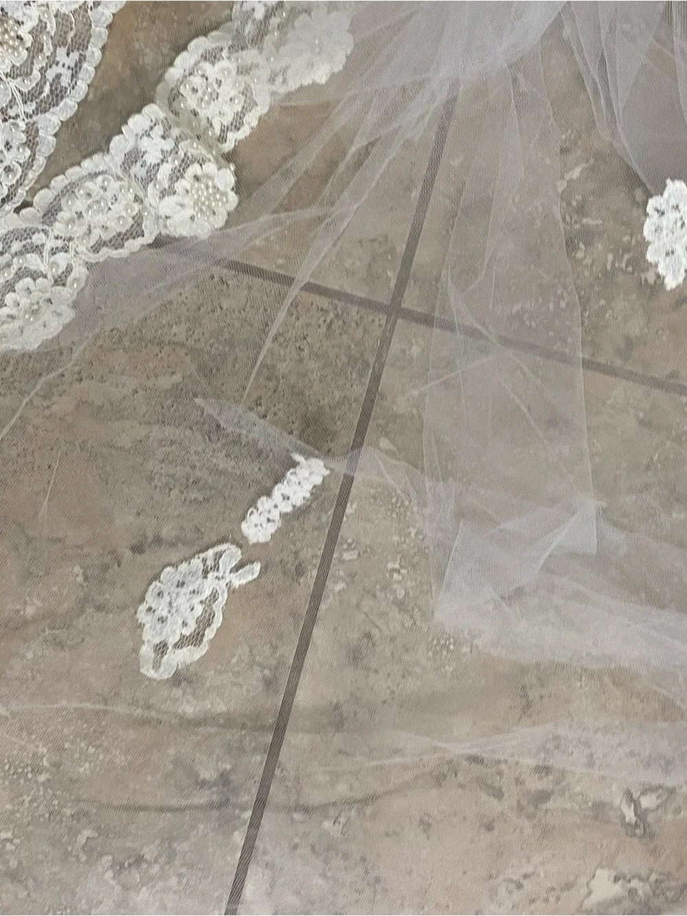 Ivory 2 Tiered Pearl Lace-Edged Appliqué Scalloped 35”L Comb Wedding Bridal Veil